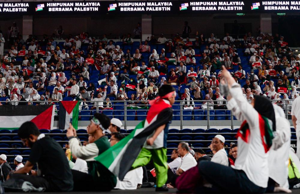 Himpunan Malaysia Bersama Palestin: Orang ramai mula membanjiri Axiata Arena Himpunan Malaysia Bersama Palestin: Orang ramai mula membanjiri Axiata Arena