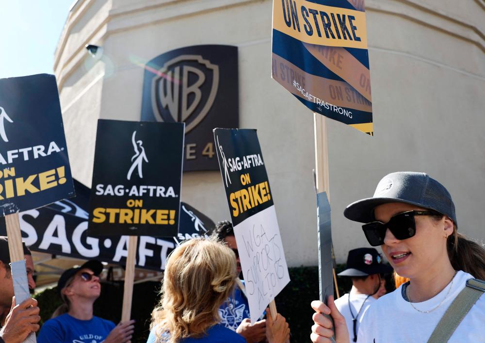 Hollywood writers’ guild leaders call off monthslong strike