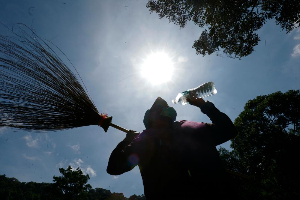 Hot weather: Kelantan govt urges athletes, people to limit outdoor activities