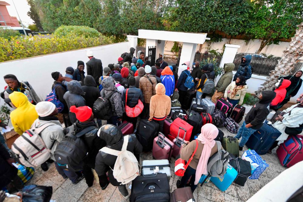 Hundreds of migrants flee Tunisia after president’s crackdown Hundreds of migrants flee Tunisia after president’s crackdown
