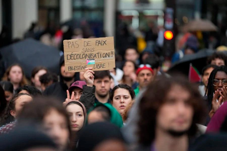 Hundreds protest Netanyahu interview broadcast in France Hundreds protest Netanyahu interview broadcast in France