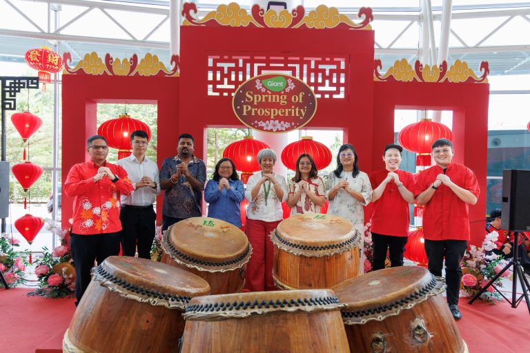Giant Bandar Kinrara welcomes prosperity and auspiciousness in Yee Sang ceremony