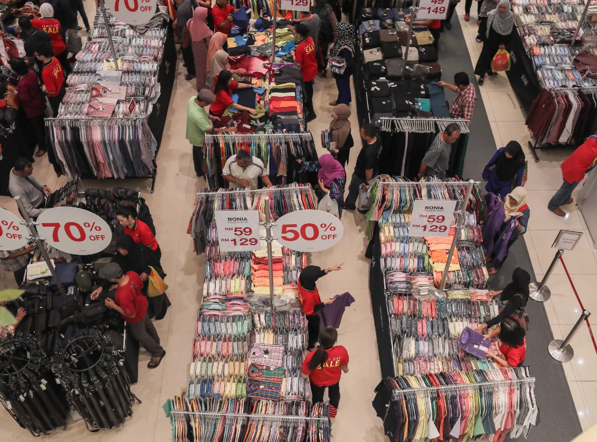 Many mindful of budget during festive shopping Many mindful of budget during festive shopping