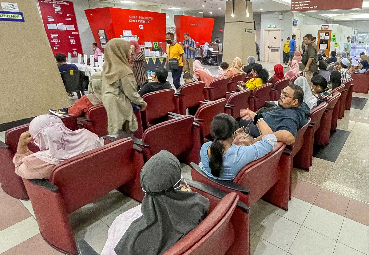 “Why can’t we wait in our cars?” — Netizens debate digital queue system at public hospitals