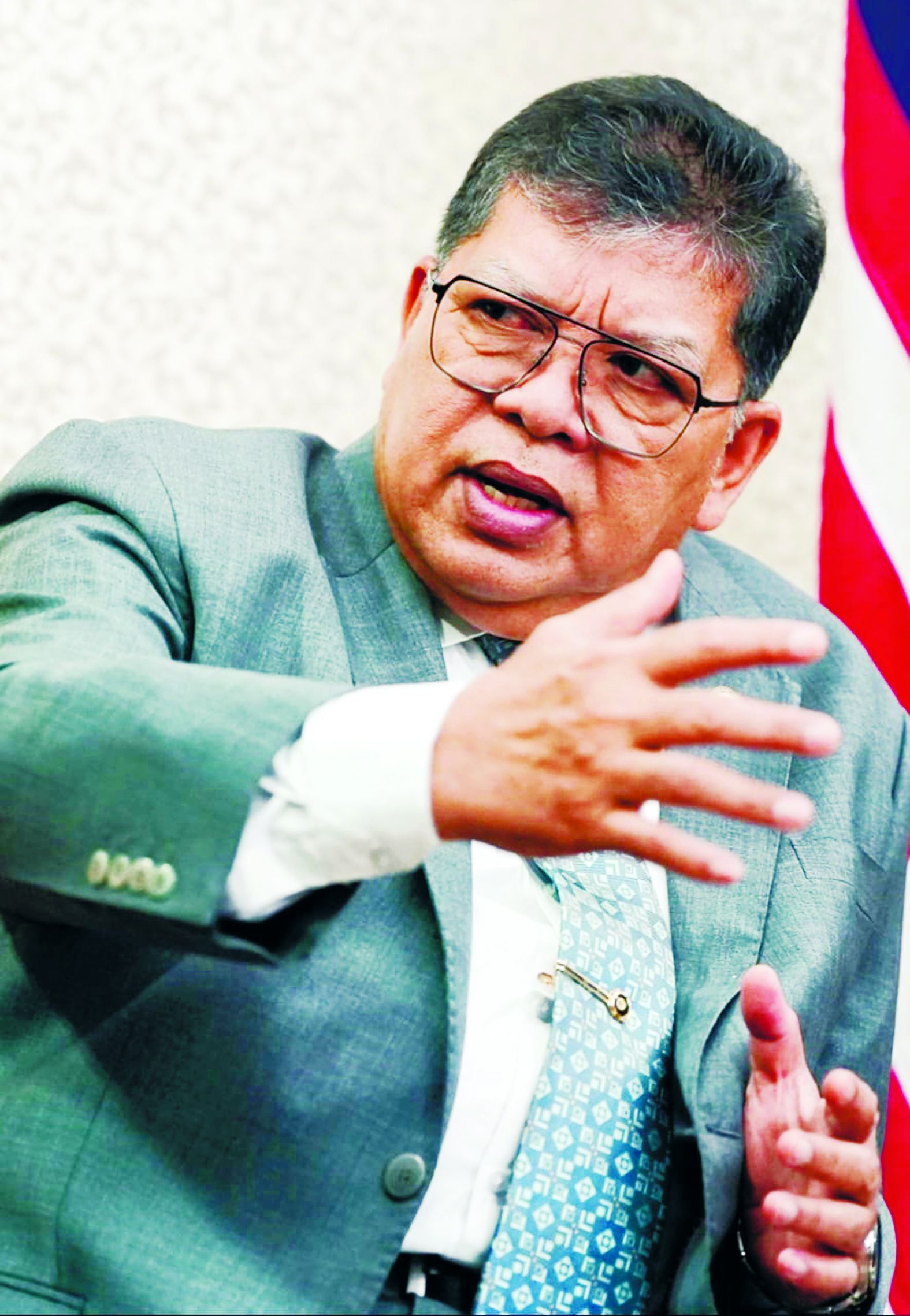 Interview with Tan Sri Dato' DrJohari Abdul. IKHWAN ZULKAFLEE THESUN Initiative links Sekolah Parlimen and Youth Parliament, with focus on unity and discipline