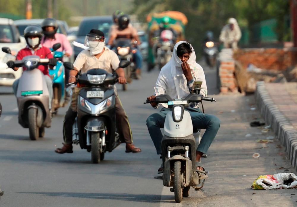 India heatwave kills at least 33, including election officials India heatwave kills at least 33, including election officials