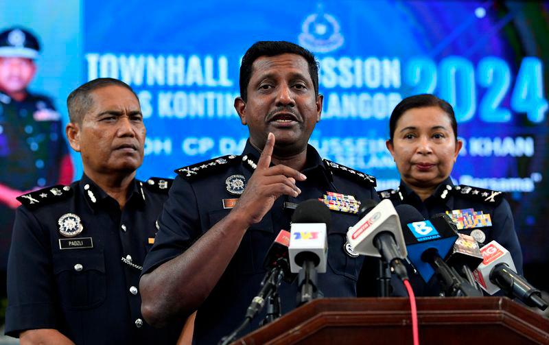 Investigation paper on suitcase filled with RM500,000 referred to Bukit Aman - Selangor Police chief Investigation paper on suitcase filled with RM500,000 referred to Bukit Aman - Selangor Police chief