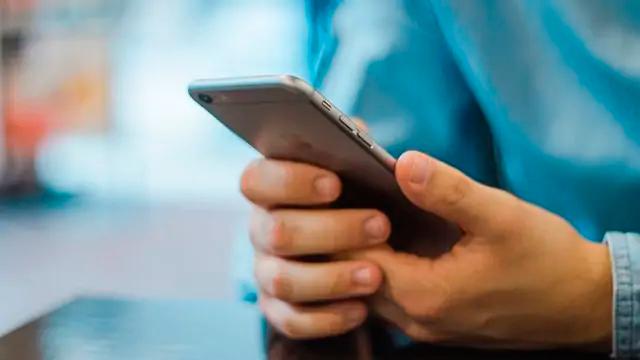 Iran iPhone users signal dismay over new models ban Iran iPhone users signal dismay over new models ban