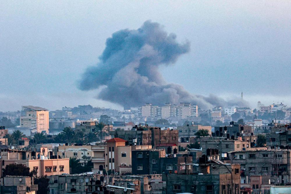 Israel bombs Gaza after warning Hamas nears ‘dissolution’ Israel bombs Gaza after warning Hamas nears ‘dissolution’