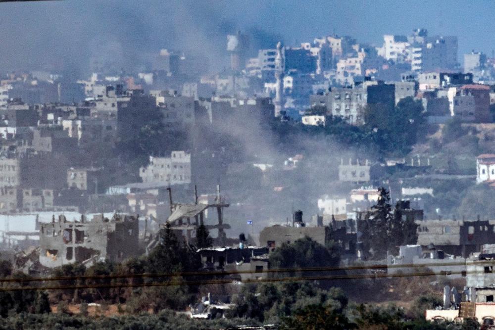 Israeli army shoots whoever tries to leave Al-Shifa Hospital