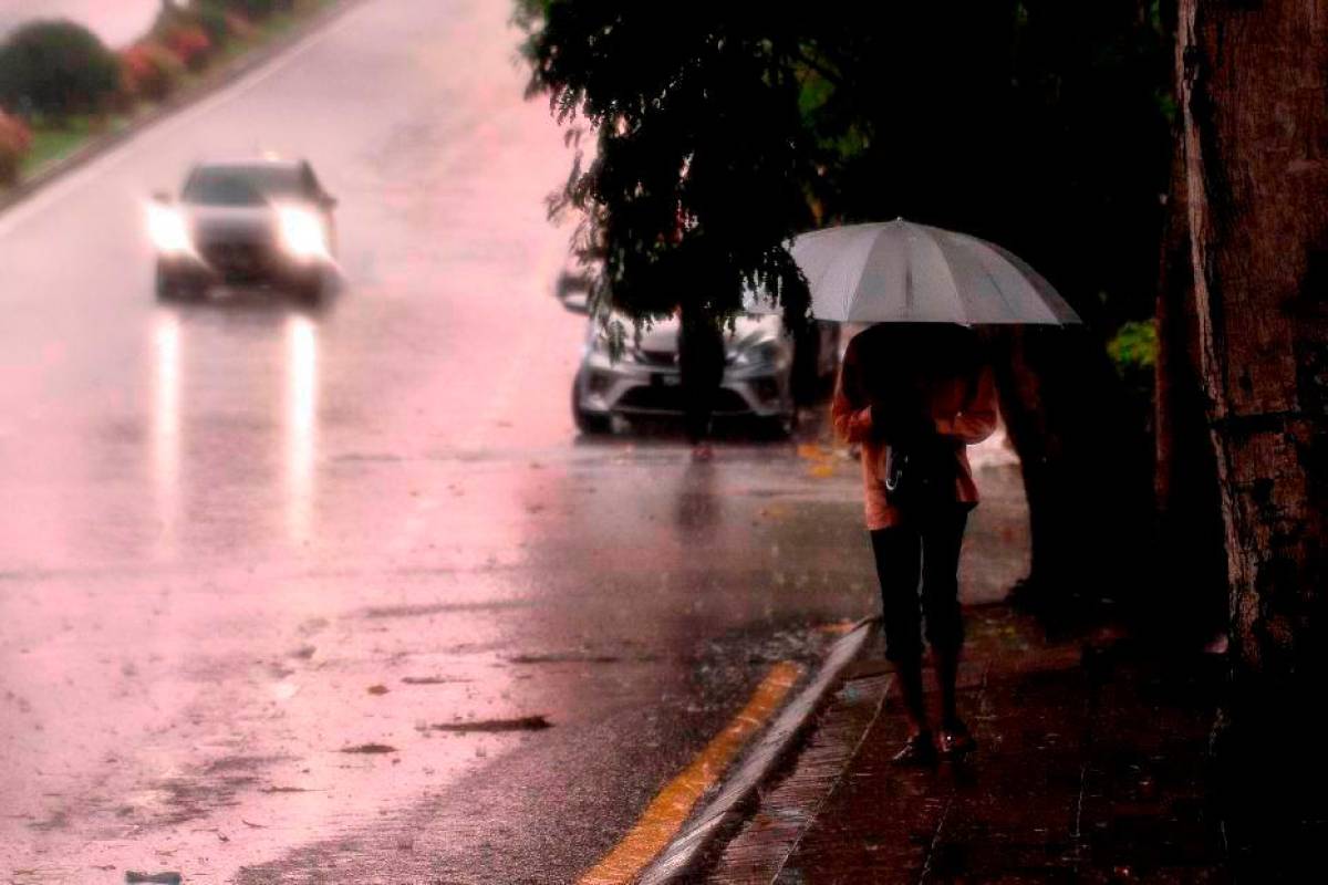 Isu 3R: Muhyiddin serah beberapa dokumen kepada polis Isu 3R: Muhyiddin serah beberapa dokumen kepada polis