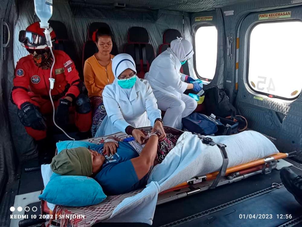 JBPM conducts Medevac to send Orang Asli woman to Gua Musang hospital