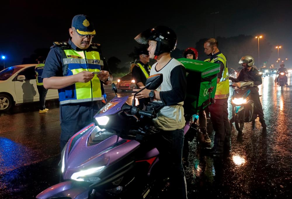 JPJ Melaka sita 13 kenderaan dipandu warga asing