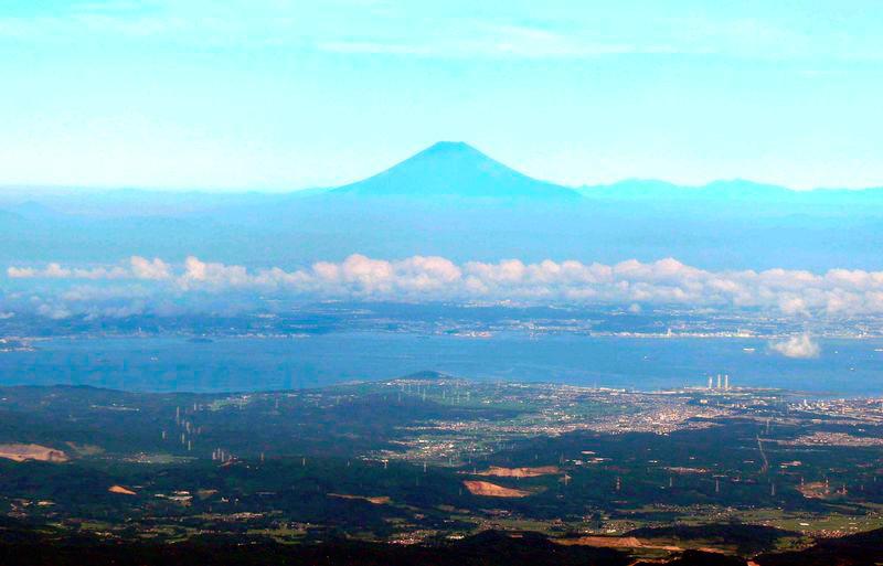 Japan to build anti-tourist fence at Mount Fuji viewpoint Japan to build anti-tourist fence at Mount Fuji viewpoint