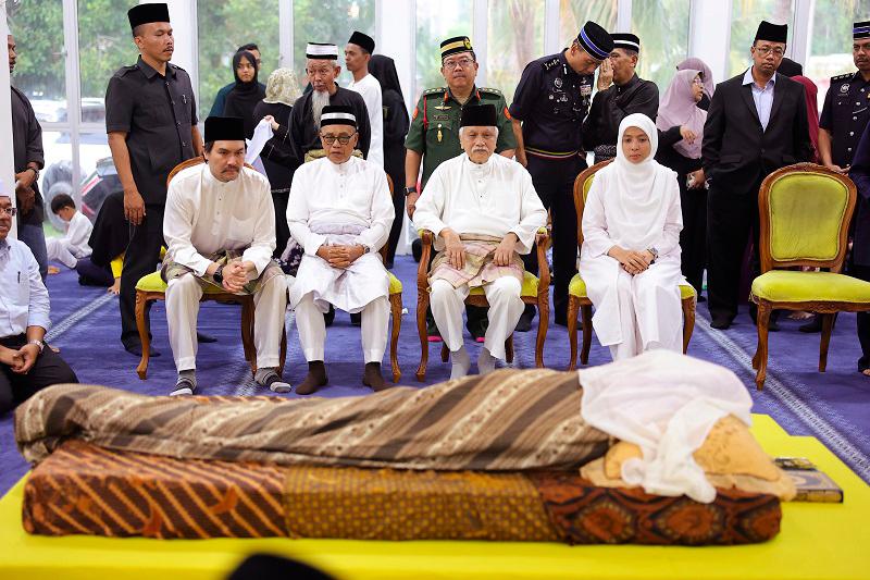 Jenazah Undang Luak Rembau selamat dikebumi