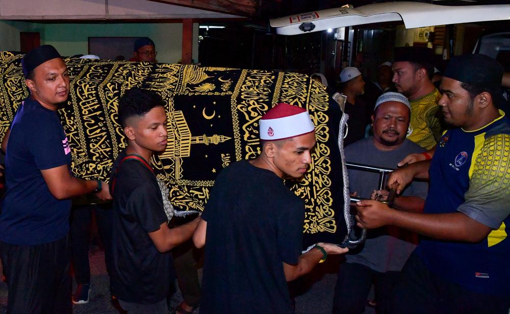 Jenazah pasangan warga emas mangsa bunuh dikebumi dalam satu liang lahad Jenazah pasangan warga emas mangsa bunuh dikebumi dalam satu liang lahad