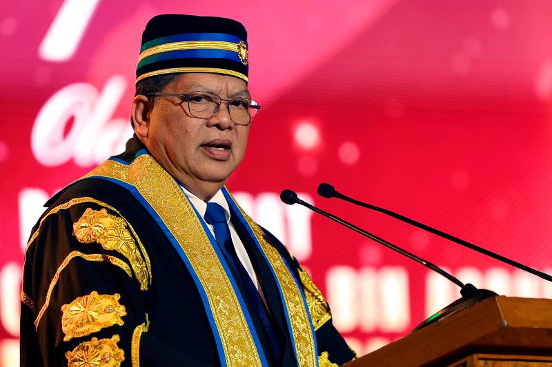 Johari terima tugas sebagai presiden AIPA 2025 Johari terima tugas sebagai presiden AIPA 2025