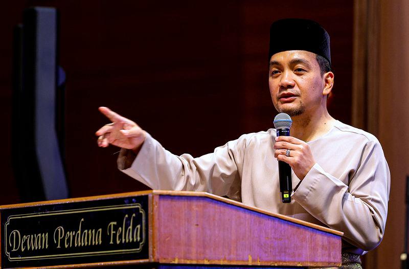 Johor govt reviewing new salary rates for civil servants 