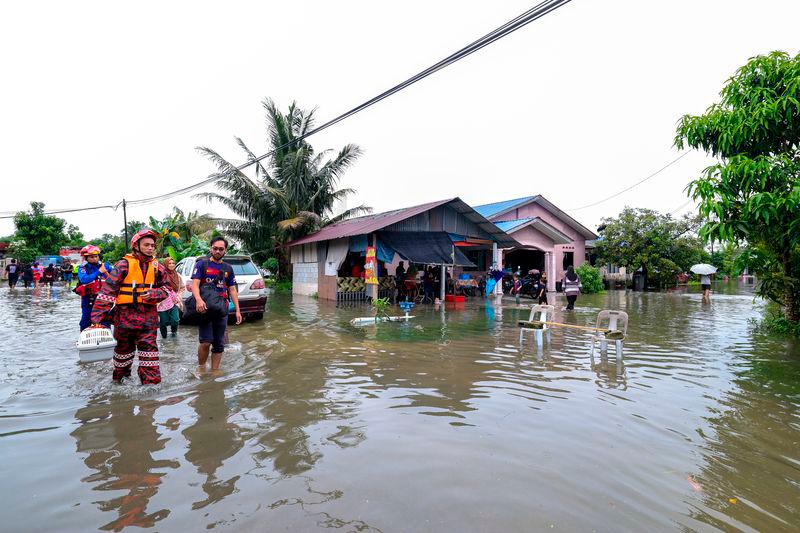 Johor hit by floods again, situation improves in Kelantan, Terengganu Johor hit by floods again, situation improves in Kelantan, Terengganu