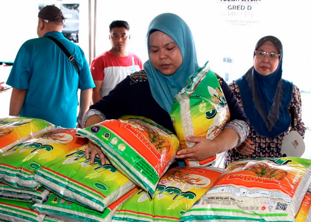 Jualan Rahmah: Pengguna puas hati barangan berkualiti harga rendah Jualan Rahmah: Pengguna puas hati barangan berkualiti harga rendah