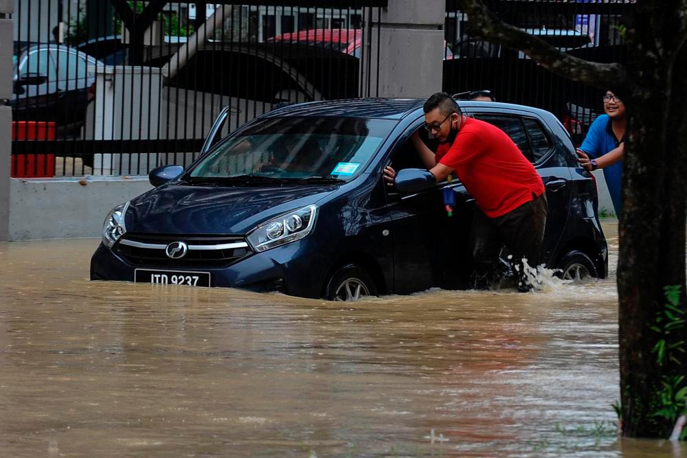 Jumlah mangsa banjir di Perak, Sabah, Sarawak menurun Jumlah mangsa banjir di Perak, Sabah, Sarawak menurun