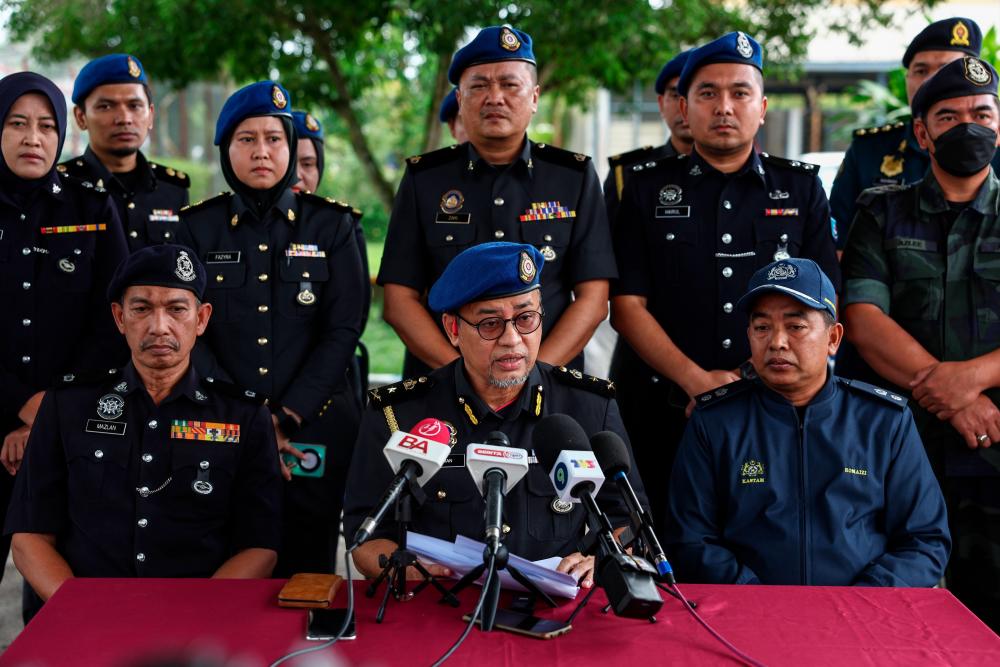 KPDN Kelantan kesan 96 stor haram di sepanjang Sungai Golok KPDN Kelantan kesan 96 stor haram di sepanjang Sungai Golok