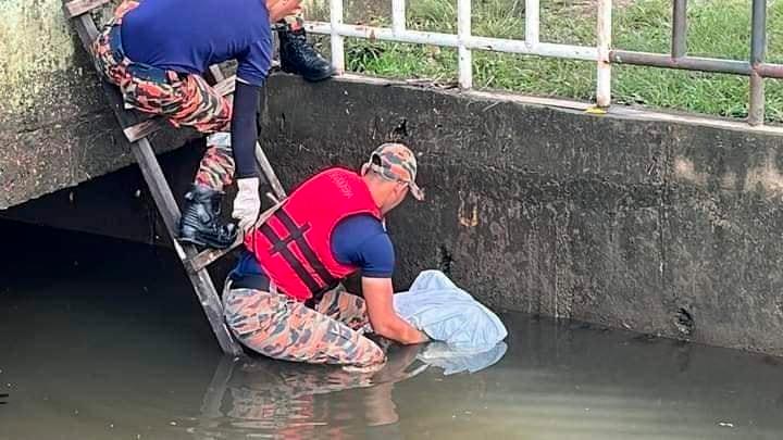 Kanak-kanak jatuh longkang ditemukan lemas