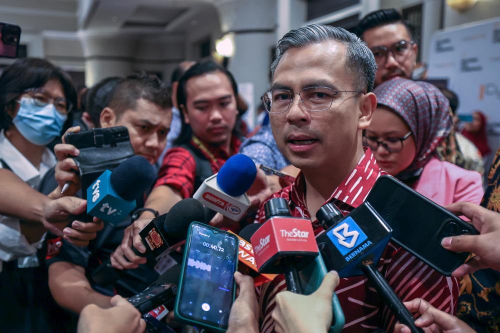 Kandungan media sosial dibuang kerana promosi jualan haram, penipuan