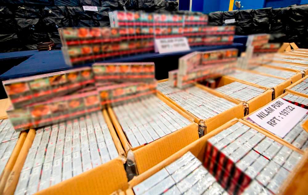 Kastam rampas rokok seludup bernilai lebih setengah juta Kastam rampas rokok seludup bernilai lebih setengah juta