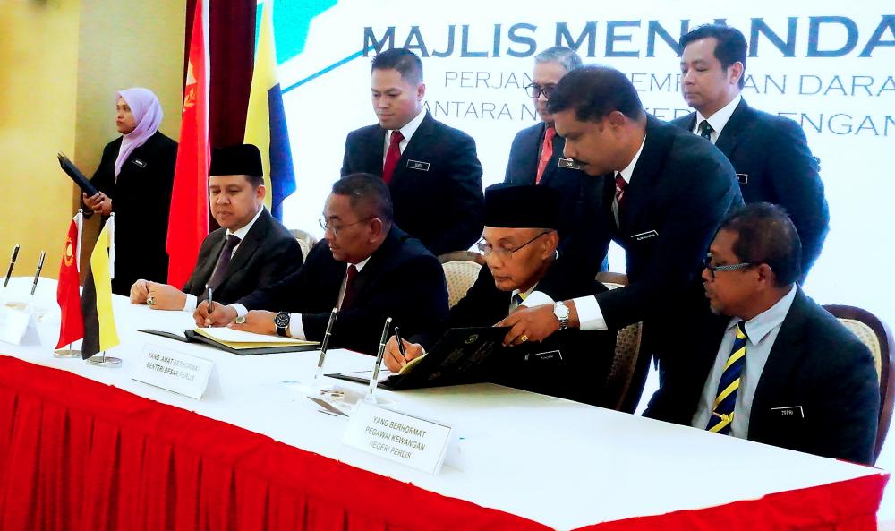 Kedah, Perlis sign land and maritime boundary agreement Kedah, Perlis sign land and maritime boundary agreement