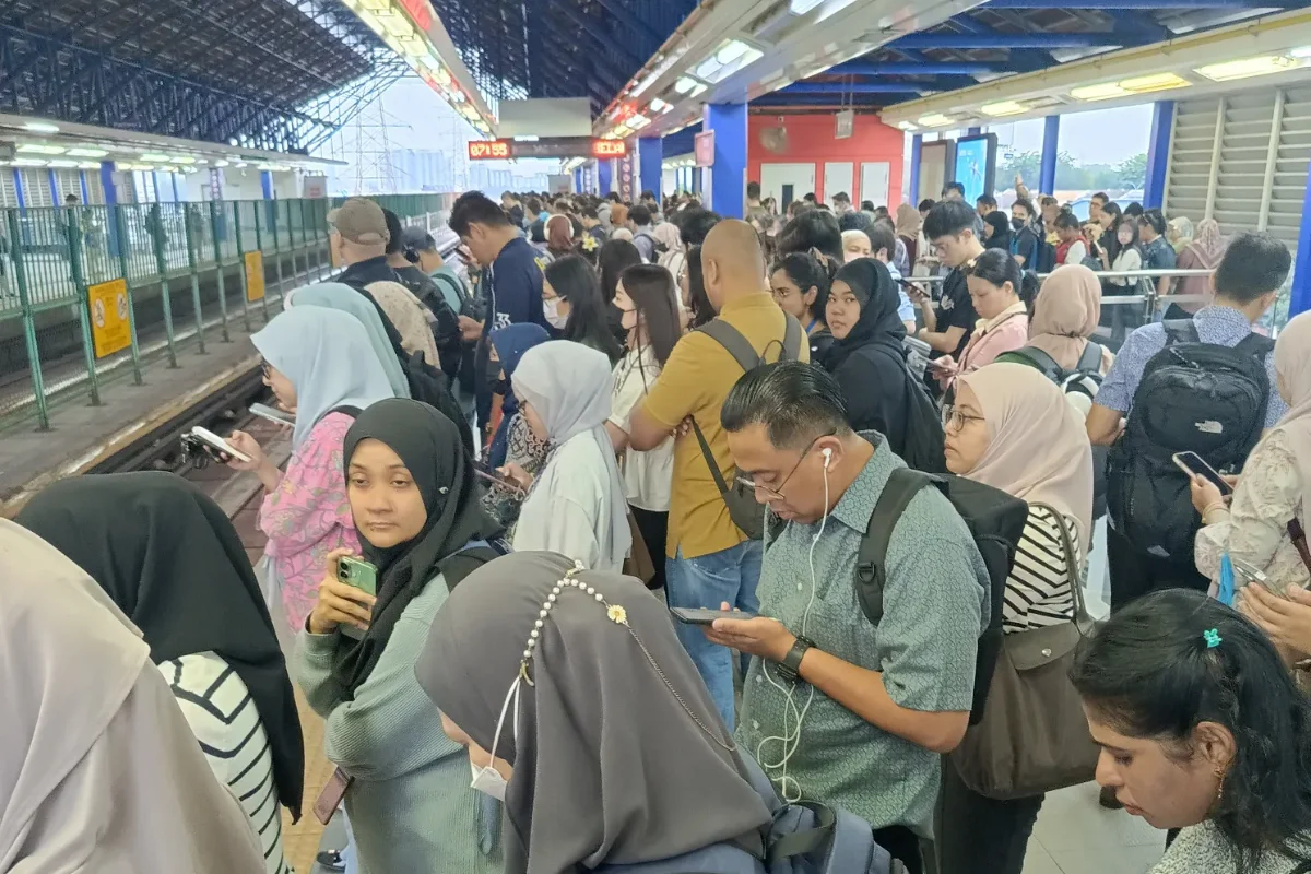 Kelana_Jaya_LRT_tests_passengers__patience_this_Ramadan