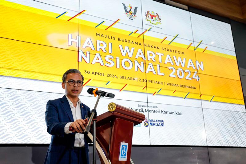 Kenaikan gaji penjawat awam akan diperincikan semasa pembentangan Belanjawan 2025 - Fahmi Kenaikan gaji penjawat awam akan diperincikan semasa pembentangan Belanjawan 2025 - Fahmi