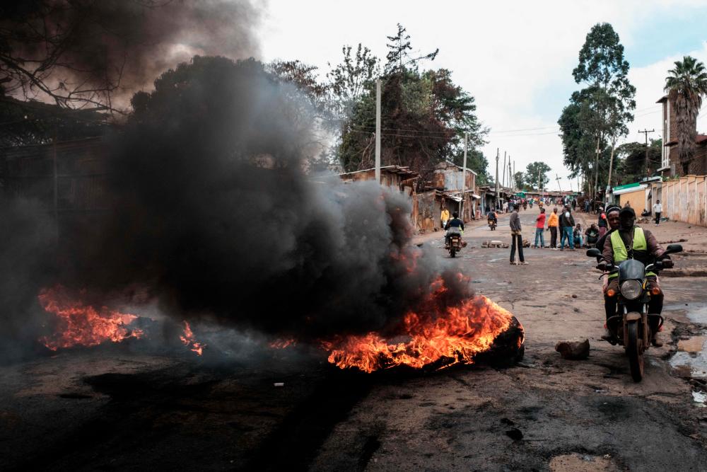Kenya police fire tear gas as opposition stages new protests Kenya police fire tear gas as opposition stages new protests