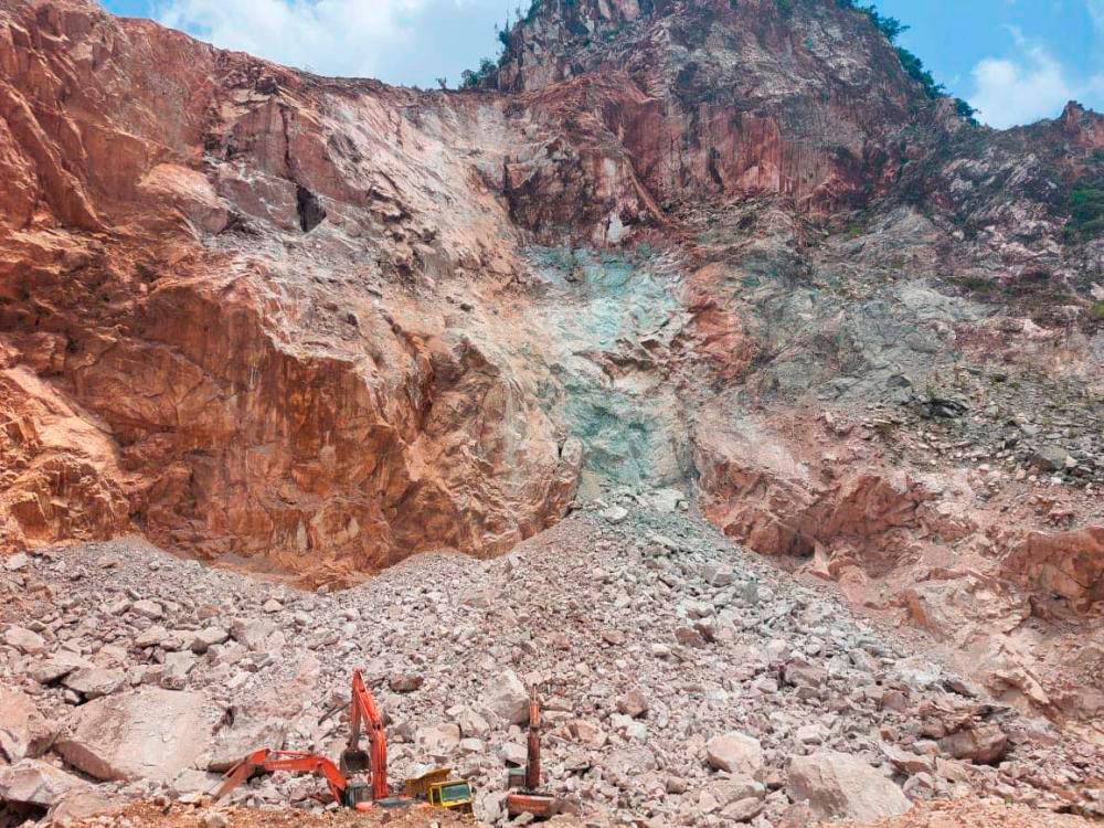 Kes pekerja maut di kuari: Siasatan awal dapati tiada kecuaian di pihak majikan Kes pekerja maut di kuari: Siasatan awal dapati tiada kecuaian di pihak majikan