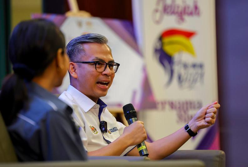 Kilang proses buangan e-sisa haram diserbu Kilang proses buangan e-sisa haram diserbu
