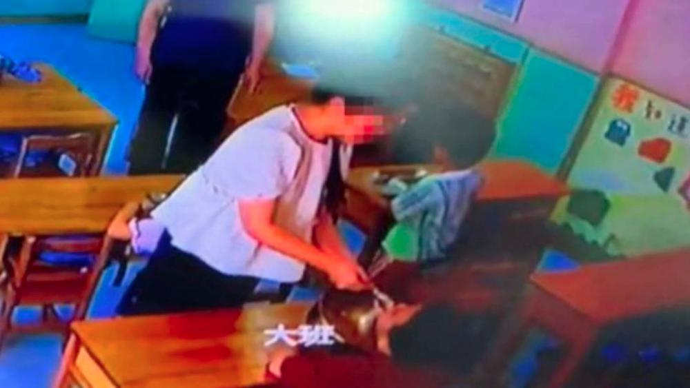 Kindergarten teacher in China allegedly shoves “vomit” into six-year-old’s mouth Kindergarten teacher in China allegedly shoves “vomit” into six-year-old’s mouth