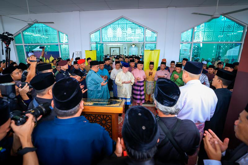 King graces official opening of Sultan Ibrahim mosque King graces official opening of Sultan Ibrahim mosque