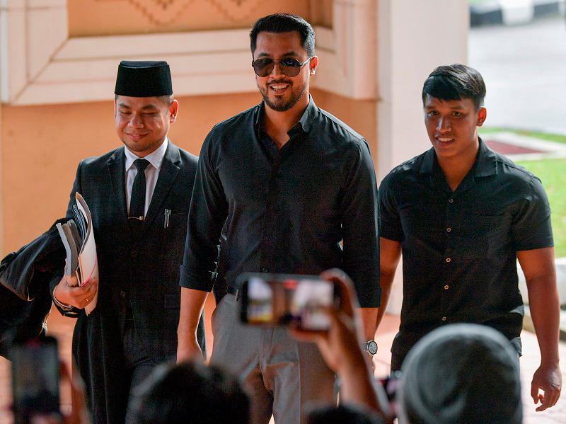King, Queen extend birthday greetings to Wan Junaidi King, Queen extend birthday greetings to Wan Junaidi