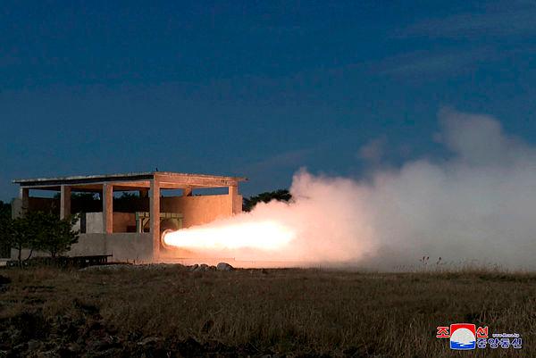 Korea Utara uji peluru berpandu balistik jarak sederhana baharu - KCNA Korea Utara uji peluru berpandu balistik jarak sederhana baharu - KCNA