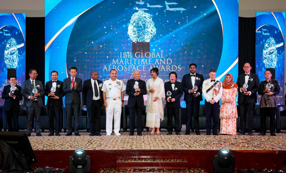 LIMA: Dr Mahathir conferred 2023 IBR Global Maritime, Aerospace Lifetime Award LIMA: Dr Mahathir conferred 2023 IBR Global Maritime, Aerospace Lifetime Award