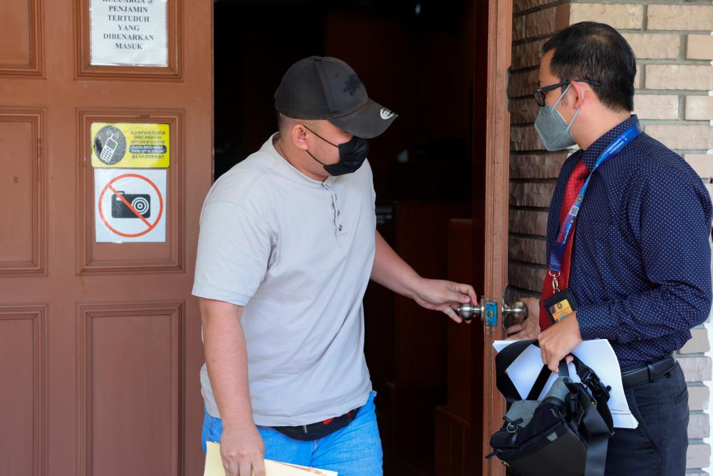 Lans Koperal mengaku tidak bersalah terima rasuah untuk pulangkan barang rampasan