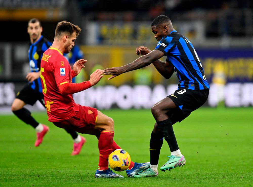 Leaders Inter keep Juve at bay, Bologna in top four at Christmas