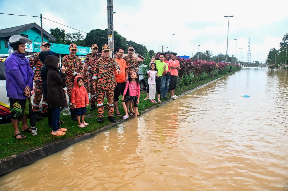 Lebih 120,000 rumah di Queensland alami gangguan bekalan elektrik akibat ribut petir