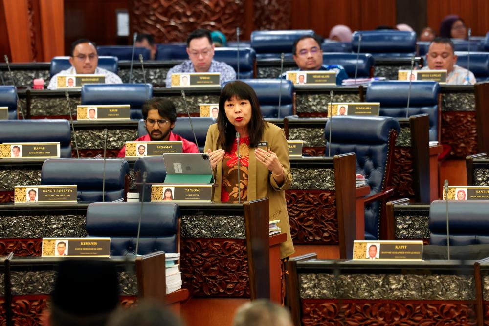 Lebih 9,000 guru baharu mula berkhidmat tahun depan Lebih 9,000 guru baharu mula berkhidmat tahun depan