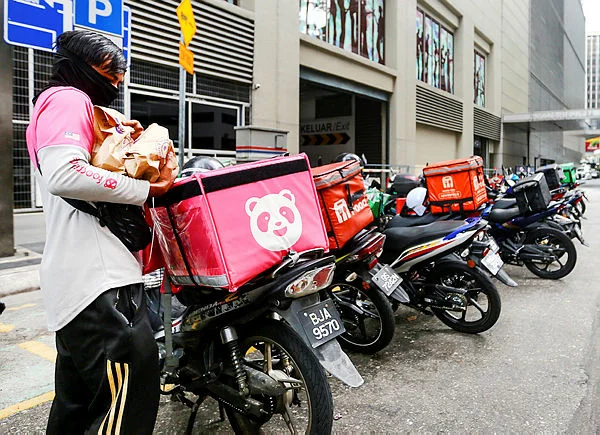 Lembah Pantai e-hailing riders receive free insurance boost