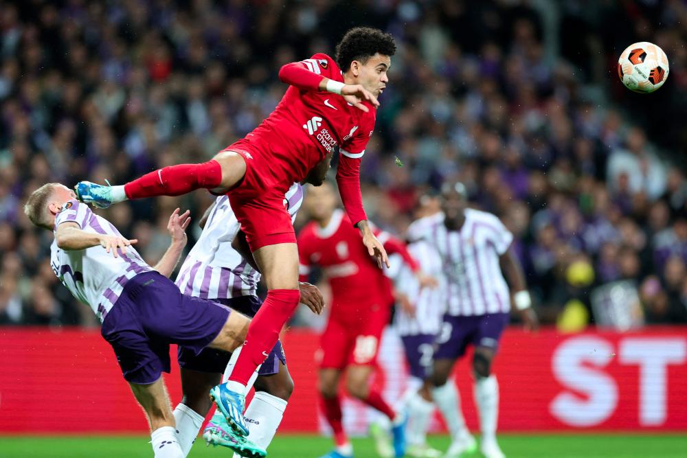 Liverpool lose on Diaz return as West Ham go top