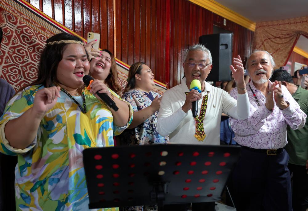 Longhouse residents thank their lucky stars for chance to meet their Majesties Longhouse residents thank their lucky stars for chance to meet their Majesties