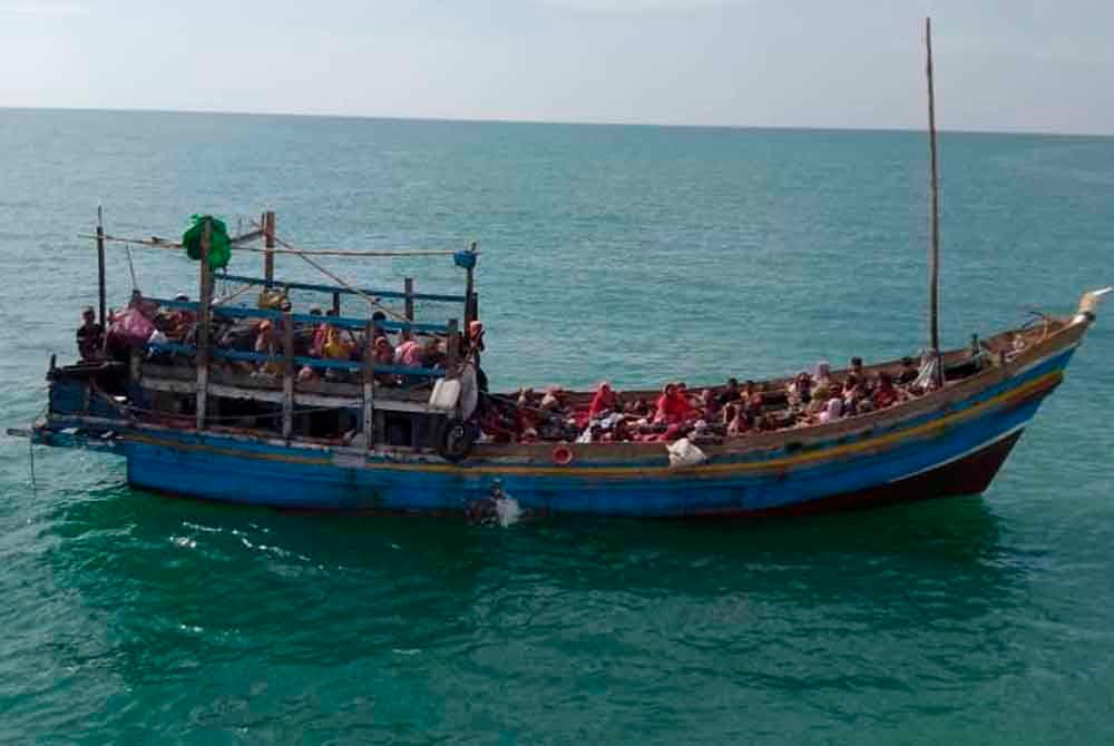 MMEA intercepts boats with 300 Myanmar nationals off Langkawi MMEA intercepts boats with 300 Myanmar nationals off Langkawi