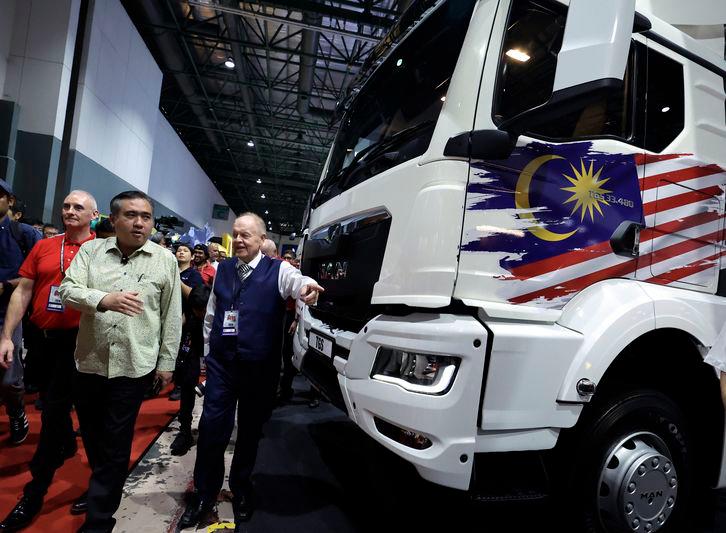 MOT akan kerjasama dengan HRD Corp tangani kekurangan pemandu profesional - Loke MOT akan kerjasama dengan HRD Corp tangani kekurangan pemandu profesional - Loke