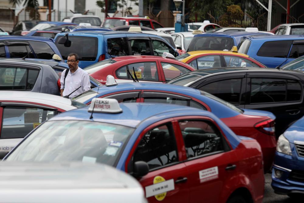 MOT intends to reopen taxi , rental car licence applications to companies MOT intends to reopen taxi , rental car licence applications to companies
